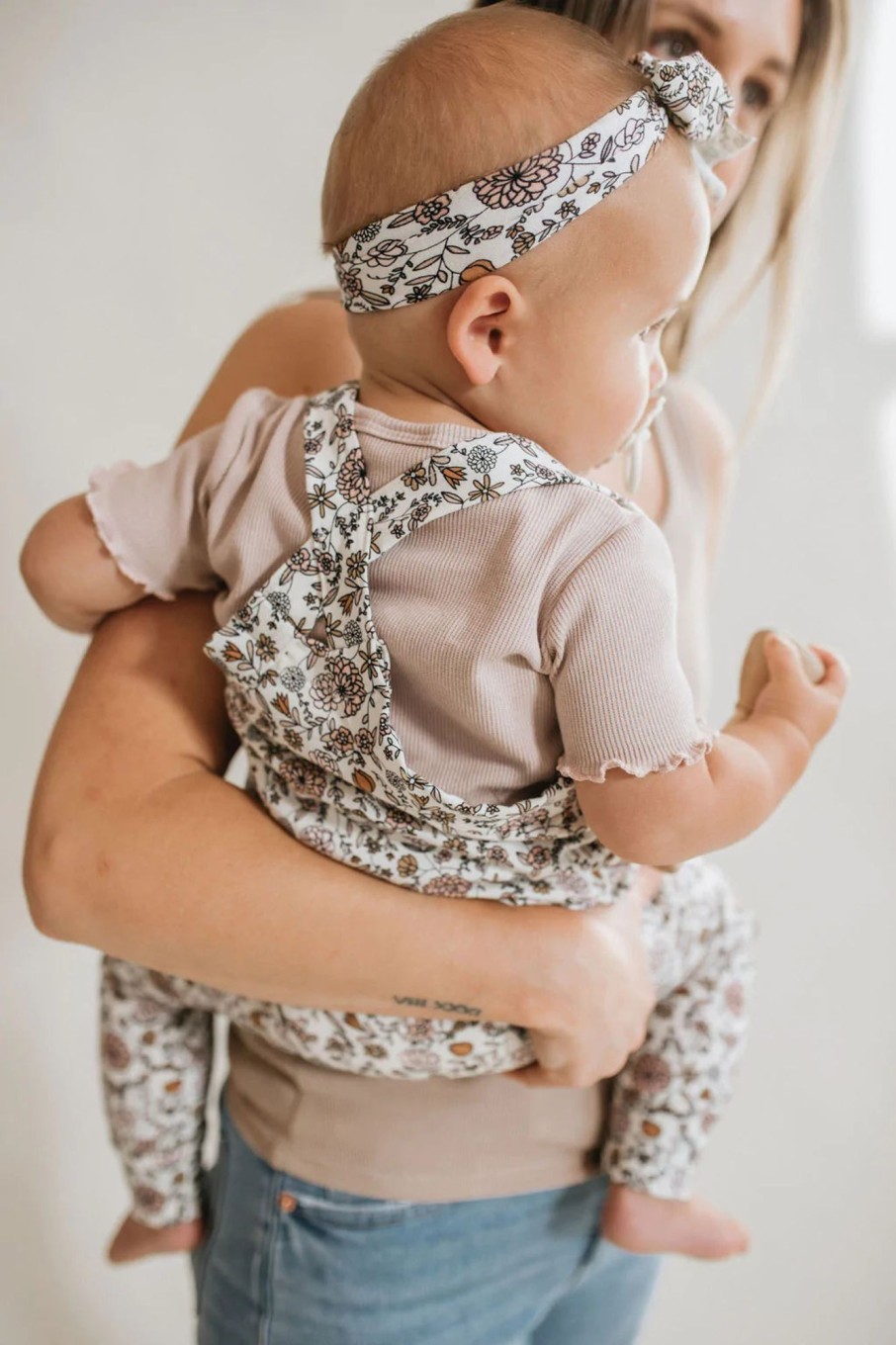 Mini Jax + Lennon | Ribbed Lettuce Hem Tee Speckled Oat